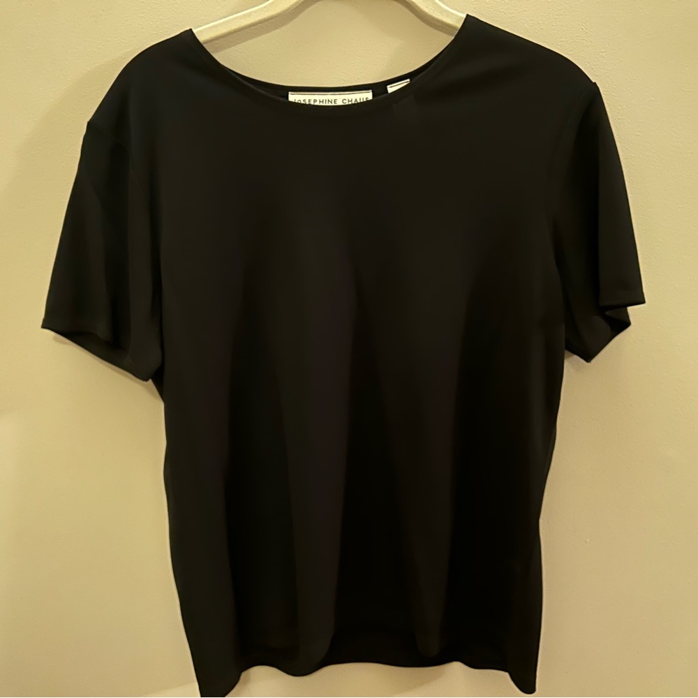 Sleek/modern basic blouse